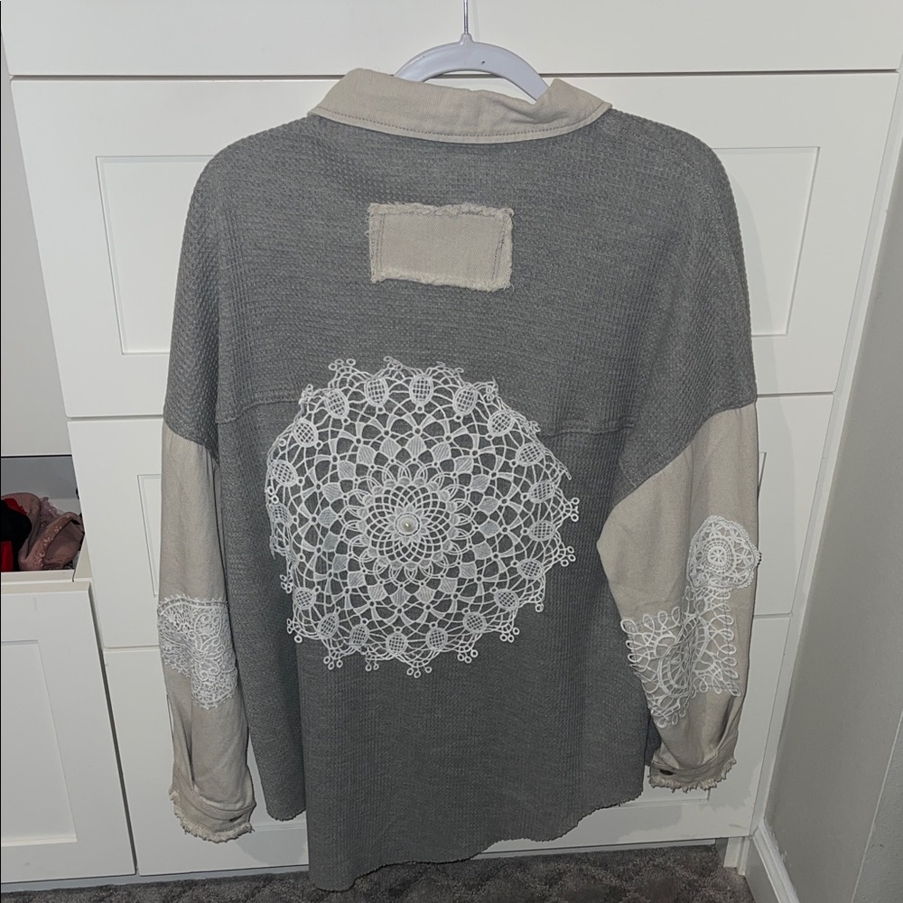 POL Gray and Cream Textured Shirt - Picture 3 of 5